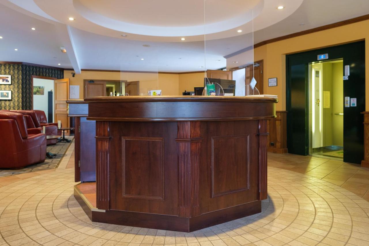 Logis Hotel - Restaurant Le Tulipier Vienne-le-Chateau Bagian luar foto