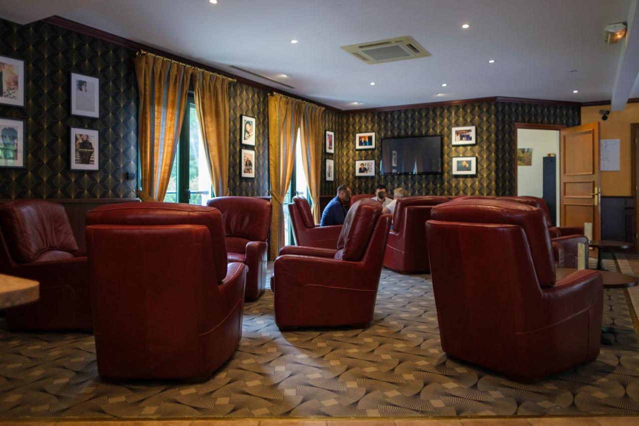 Logis Hotel - Restaurant Le Tulipier Vienne-le-Chateau Bagian luar foto