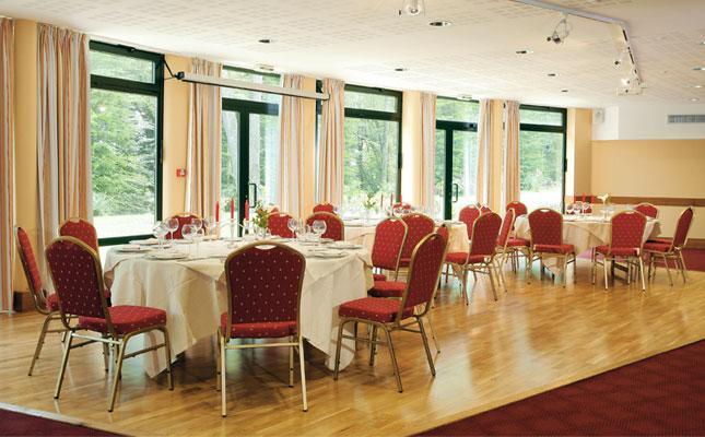 Logis Hotel - Restaurant Le Tulipier Vienne-le-Chateau Bagian luar foto