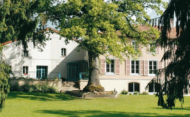 Logis Hotel - Restaurant Le Tulipier Vienne-le-Chateau Ruang foto