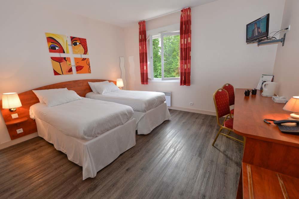 Logis Hotel - Restaurant Le Tulipier Vienne-le-Chateau Bagian luar foto