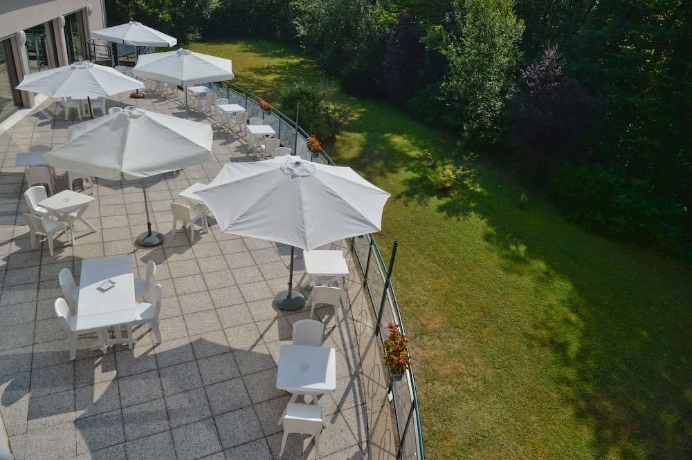 Logis Hotel - Restaurant Le Tulipier Vienne-le-Chateau Bagian luar foto
