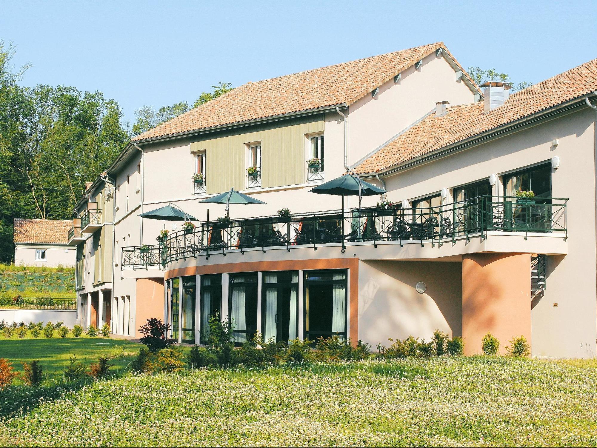 Logis Hotel - Restaurant Le Tulipier Vienne-le-Chateau Bagian luar foto